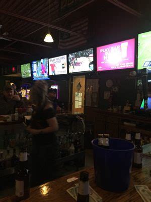 phil's sport bar and grill .